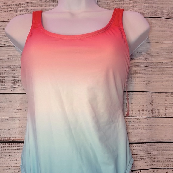 💥 NWT Red White and Blue Ombré One Piece Swimsuit | Size Medium - Picture 4 of 11